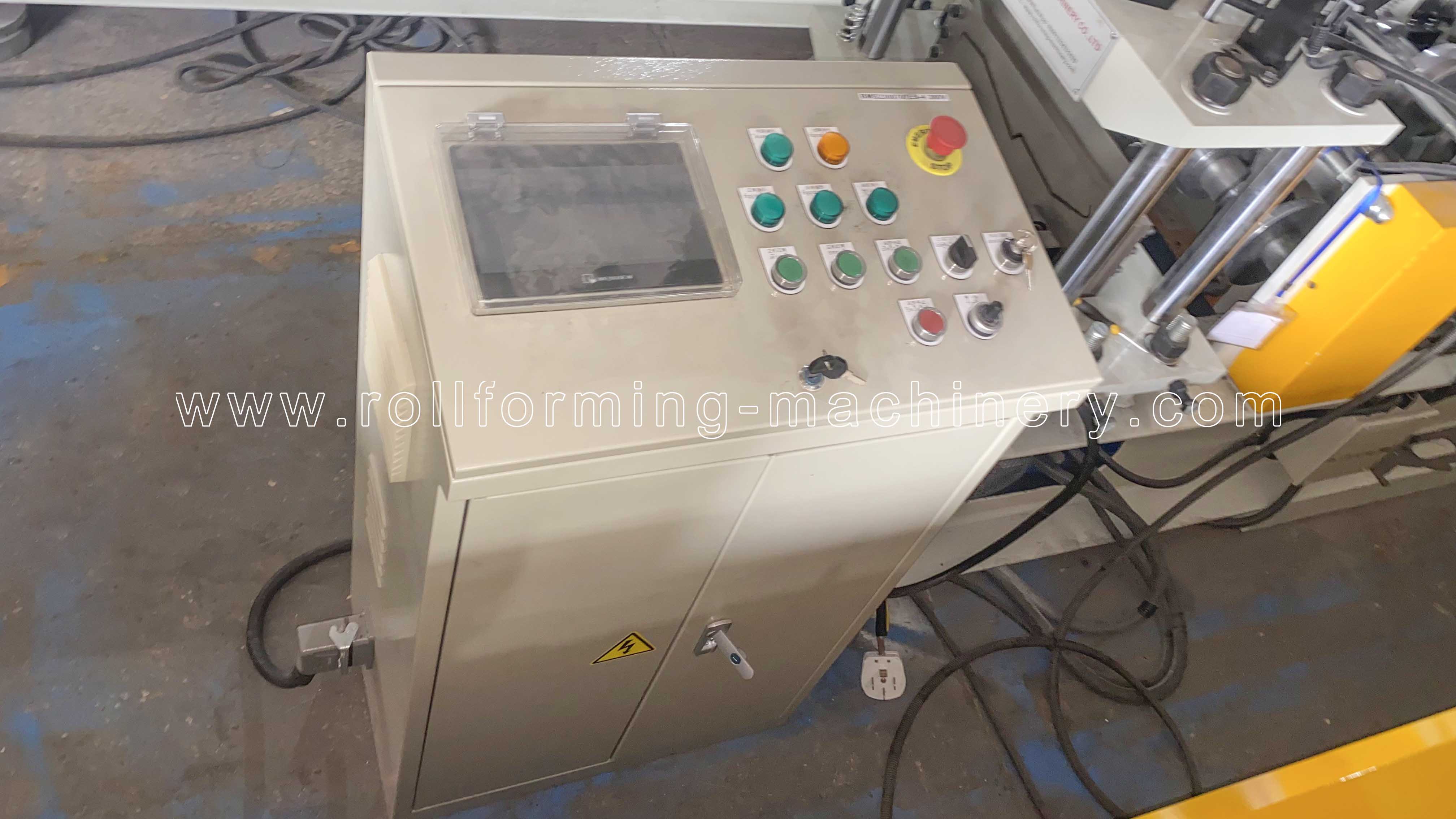 خزانة التحكم PLC