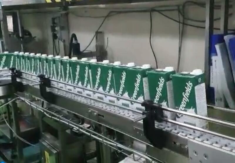 علب حليب تتراباك